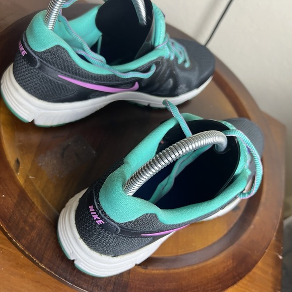 Nike Revolution 2 Womens Size 8.5 Black Green Athletic Shoes Sneakers Comfort - Picture 7 of 11